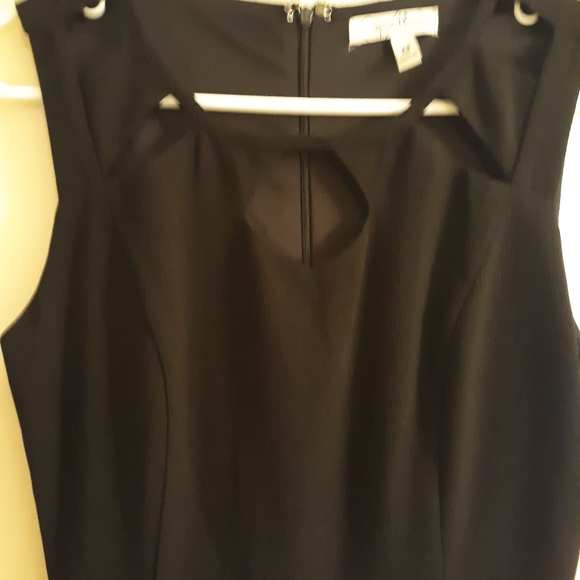 SPEECHLESS DRESS - Picture 5 of 5